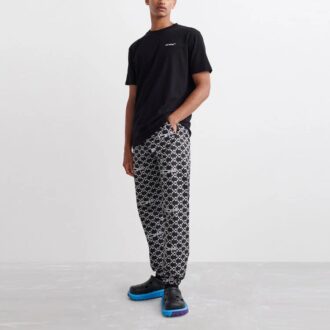 Pantalon de sport/jogging Off-White pour homme, collection printemps-été 2022, imprimé intégral, motif flèches et alphabet, noir Pantalon de sport/jogging Off-White pour homme, collection printemps-été 2022, imprimé intégral, motif flèches et alphabet, noir