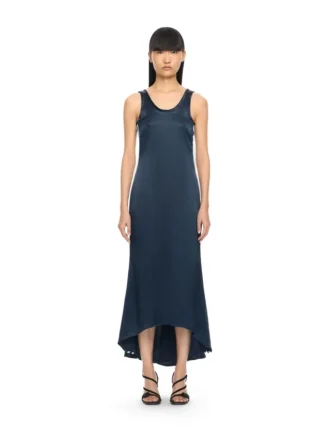 Robe mi-longue dos nu en satin