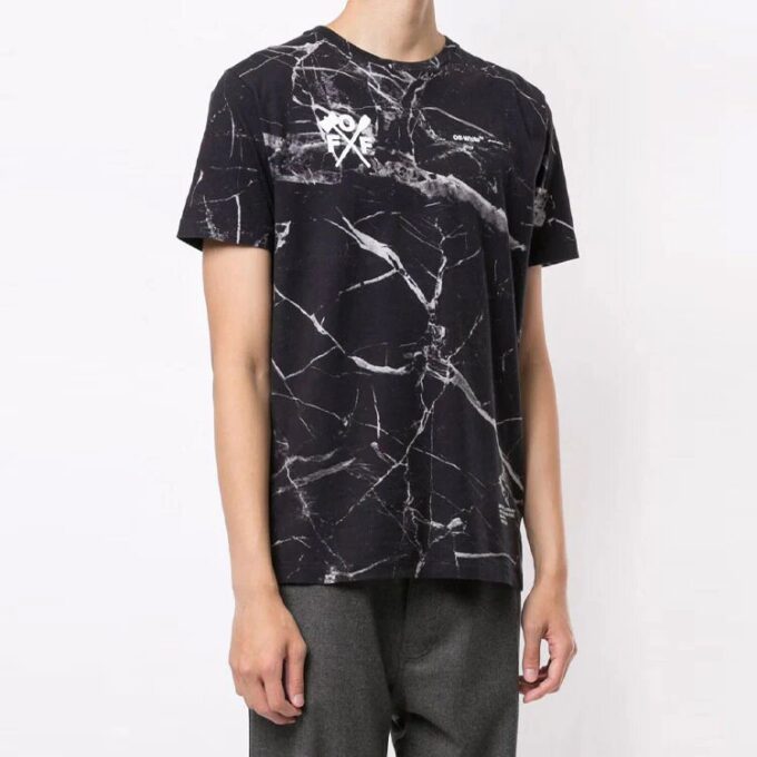 T-shirt à manches courtes avec grand imprimé Arrows, version standard, noir