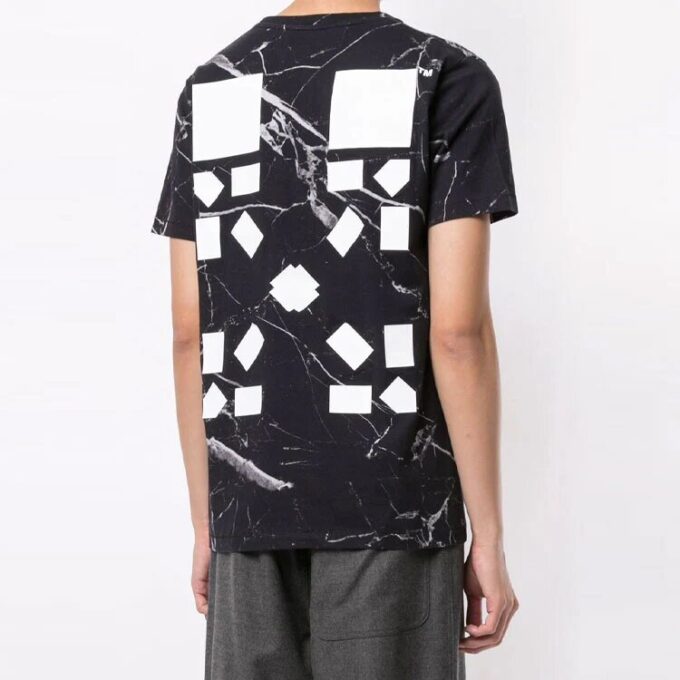 T-shirt à manches courtes avec grand imprimé Arrows, version standard, noir
