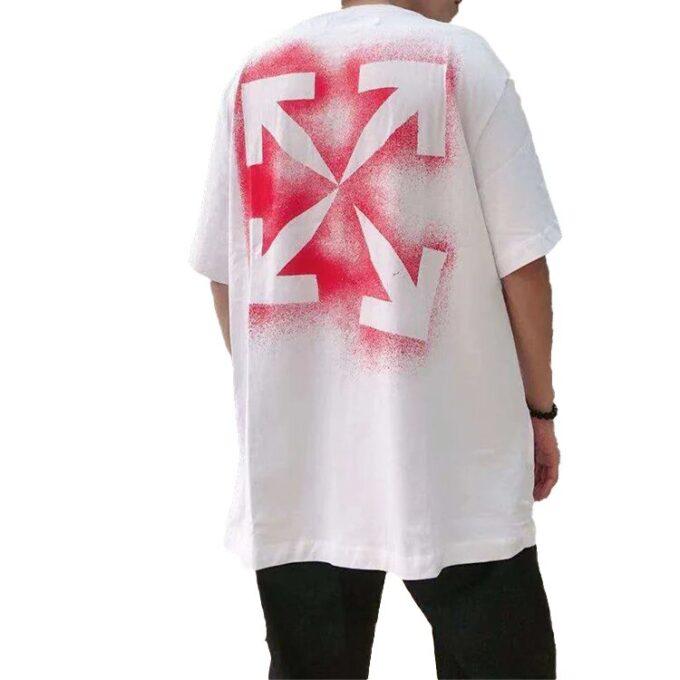T-shirt à manches courtes blanc avec imprimé flèches au pochoir