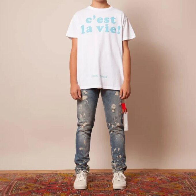 T-shirt à manches courtes bleu avec slogan et flèche, blanc